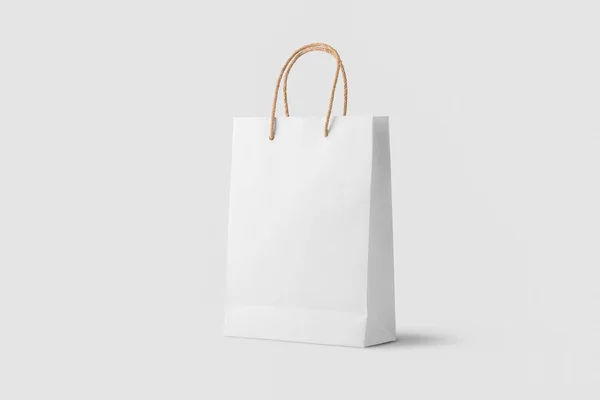 软灰色背景上的白纸购物袋模拟 一种用于设计和品牌的设计和品牌 — 图库照片