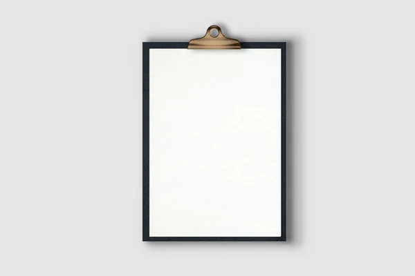 在柔软的灰色背景上 带有空白纸张 带有剪裁路径 的木制剪贴板 — 图库照片