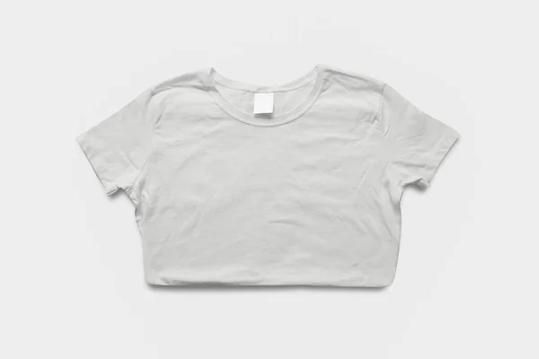 Lege Witte Shirts Mock Zachte Grijze Achtergrond Vooraanzicht Klaar Vervangen — Stockfoto
