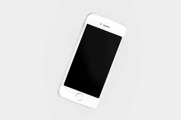 现代智能手机隔离在柔软的灰色背景 用空白屏幕模拟手机 空白触摸屏 — 图库照片