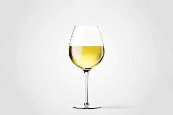 白葡萄酒在玻璃查出在白色背景 — 图库照片