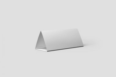 Boş Kağıt Masa Çadırı Açık gri arka planda yalıtılmış olarak alay edin. Yansımalı kağıt kart.