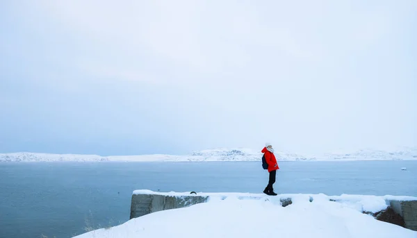 Arktik Okyanusu tarafından duran tek genç kadın