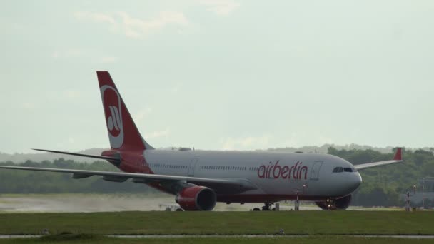 Airbus A330 sadece inmişti — Stok video