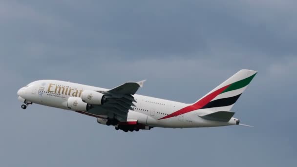 Vista lateral del levantamiento de Airbus A380 — Vídeo de stock