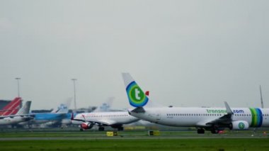 Embraer Erj-195lr Avusturya Havayolları hızlandırır ve çıkar