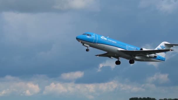 Klm オランダ航空のフォッカー 70 航空離陸 — ストック動画
