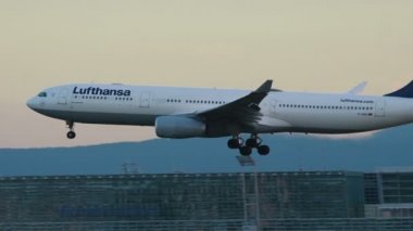 Frankfurt am Main havaalanına iniş Lufthansa, Airbus A330