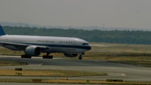 China Southern Cargo Boeing 777 en rodaje — Vídeos de Stock