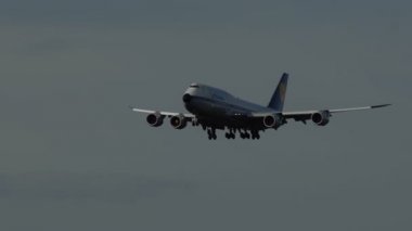 Boeing 737 Lufthansa Hava yolları ile retro üniforma açılış önce azalan