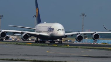 Lufthansa Hava Yolları'nın Airbus A380 taksiler