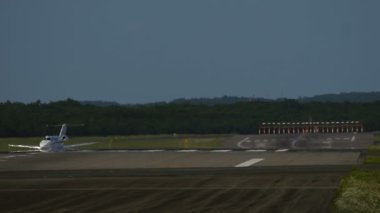 Pist önce hareket için iş jeti rides