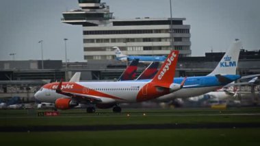 Easyjet, Airbus A320 çıkar