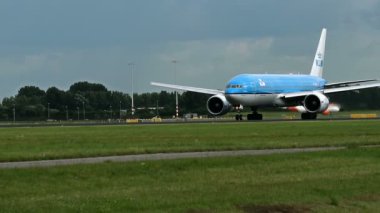 Boeing 777 Klm hava yolları pist geliyor