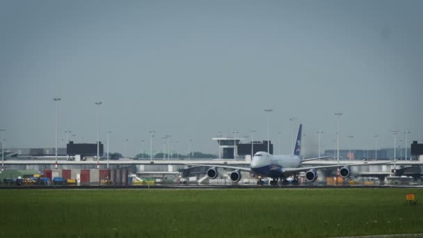 실크 방법 아제르바이잔 화물 보잉 747은 택시로 — 비디오