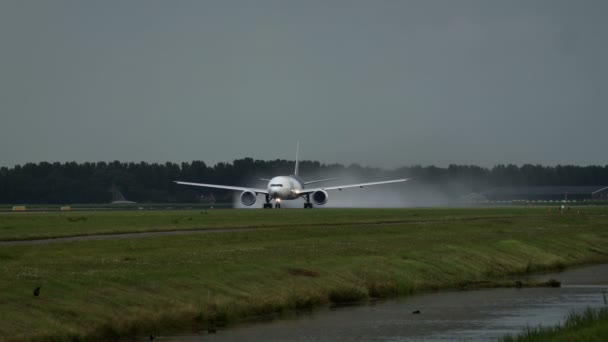 Boeing 777-F16 di Latam cargo sta guadagnando velocità — Video Stock