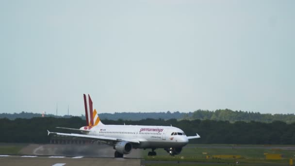 Airbus A320-211 της Germanwings προσγειώθηκε — Αρχείο Βίντεο