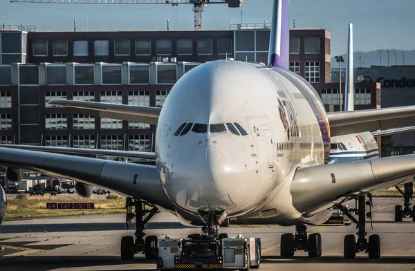 Frankfurt Main Alemania Julio 2017 Airbus A380 Thai Airways Mueve —  Fotos de Stock