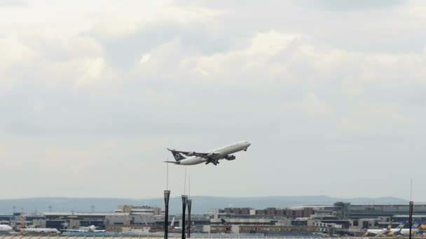 Airbus A330 kalktıktan — Stok video