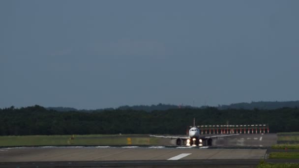 Air Berlin levette Airbus A320 típusú repülőgéppel — Stock videók