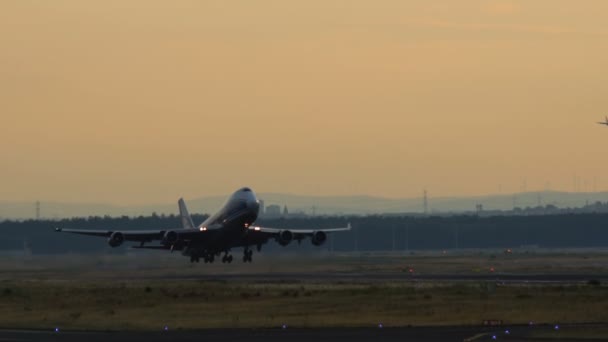 Starten av Boeing 747 — Stockvideo
