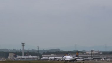 Lufthansa Havayolları Boeing 747 jetin çıkartıyor