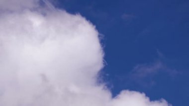 Echelon uçakta dört motor