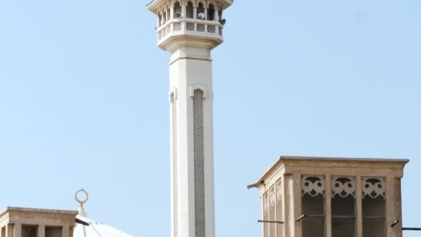 Muslimska män bön i en moské — Stockvideo