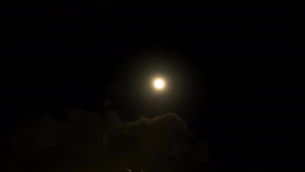 飞机飞越月球圆盘 — 图库视频影像