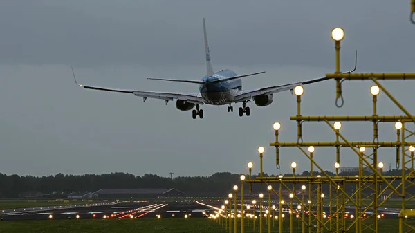 Modo de seda Azerbaijão Carga Boeing 747 é taxiing — Fotografia de Stock