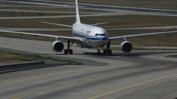 Airbus A330 az Air China gurulás, Frankfurt am Main repülőtér — Stock Fotó