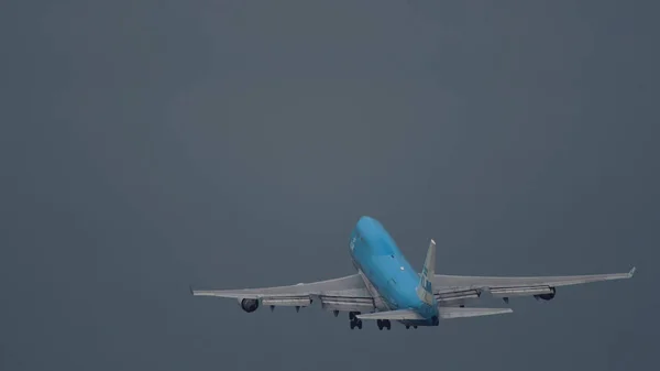 Boeing 747 des compagnies aériennes KLM après le décollage — Photo