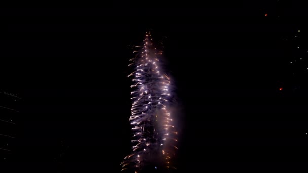 Burj Khalifa building with flashing fireworks — Stock Video