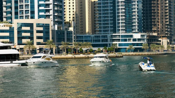 Luxury yachts sailing down at the Dubai Marina. — Stock Photo, Image