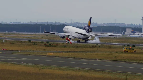 Lufthansa Cargo McDonnell Douglas MD-11 atterrissage — Photo