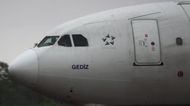 Cabin of Airbus A330 taxiing in airport — Stock Video