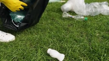 Plastik çöp toplama