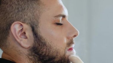 Metrosexual adam ya da gay Başlarken makyaj