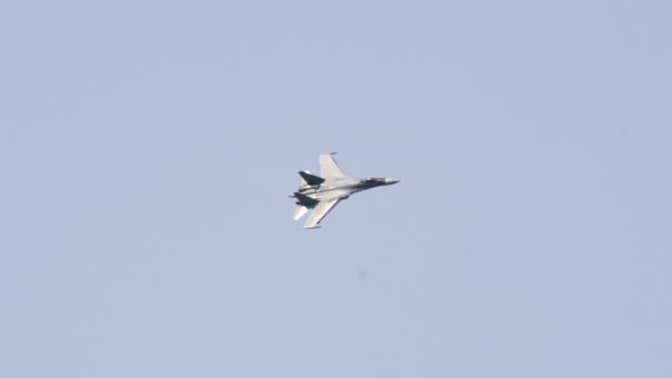 Jet fighter flying in the sky — Stock Video