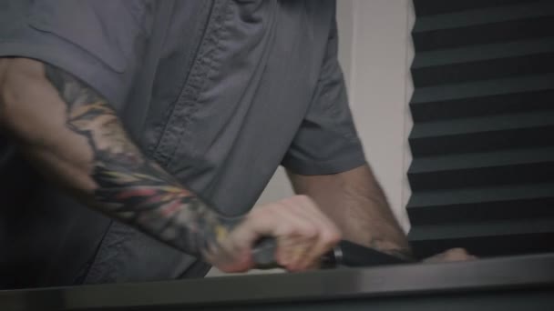 Chef mãos rolando massa — Vídeo de Stock