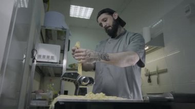 İtalyan makarnası yapma süreci