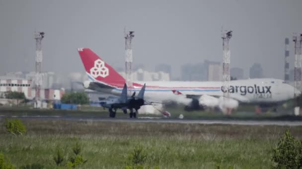 Avión de combate MiG-31BM aterrizó — Vídeo de stock