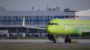 S7 Havayolları uçakları yolda.