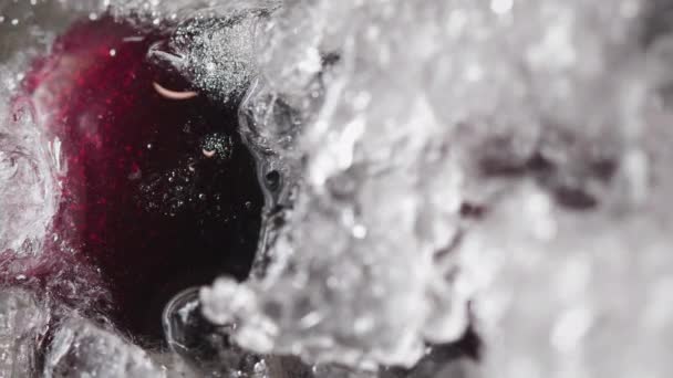 樱桃、水和冰 — 图库视频影像