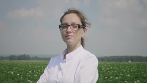 Retrato de científica femenina — Vídeos de Stock