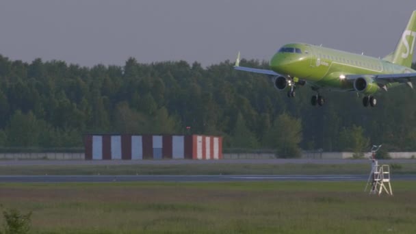 Lądowanie statków powietrznych S7 Airlines — Wideo stockowe