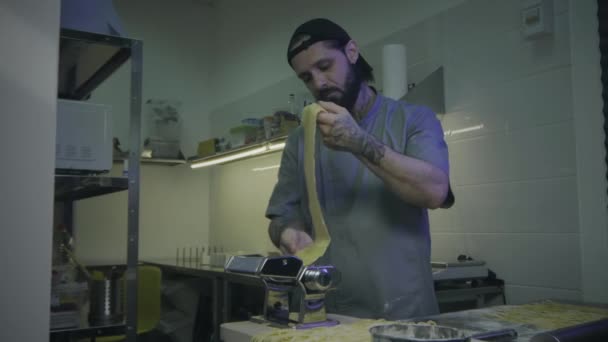 Fabricante profesional de pasta italiana — Vídeos de Stock