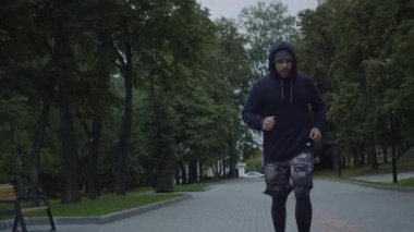 Sporcu Şehir Parkı 'nda koşuyor