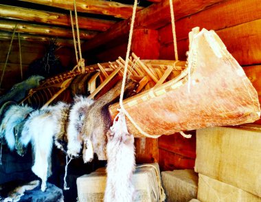 Sainte-Marie Hurons arasında kano. Sainte-Marie Hurons arasında Wendake, Wendat, modern Midland, Ontario yakınındaki arazi bir Fransız Cizvit yerleşim oldu. Bu ne şimdi Ontario eyaletinde bir ilk Avrupa yerleşim oldu.