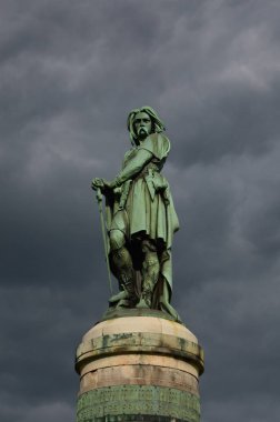 Vincingetorix sembolik heykel alesia üzerinden